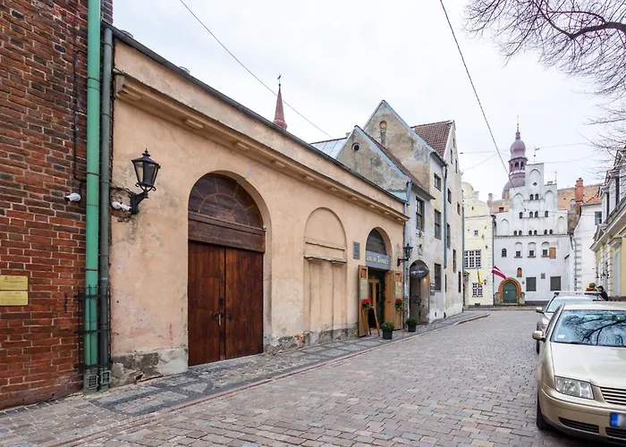 The Fourth Brother 아파트