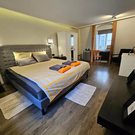 The Fourth Brother Lägenhet