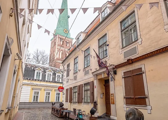 The Fourth Brother Lägenhet